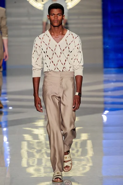 Look 12